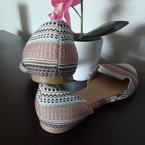 RESTRICTED Flats Size: 9 - Picture 3 of 5